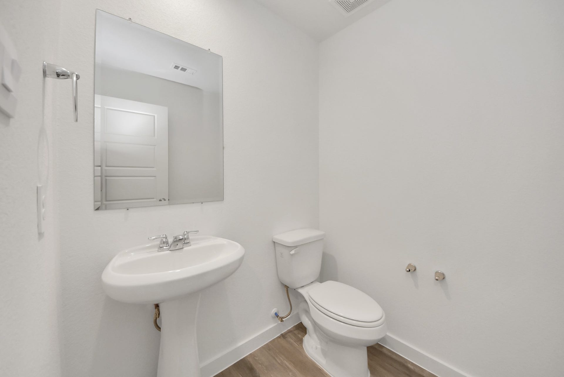 1123 Desert Willow Drive, Rosharon, TX 77583 Half Bath