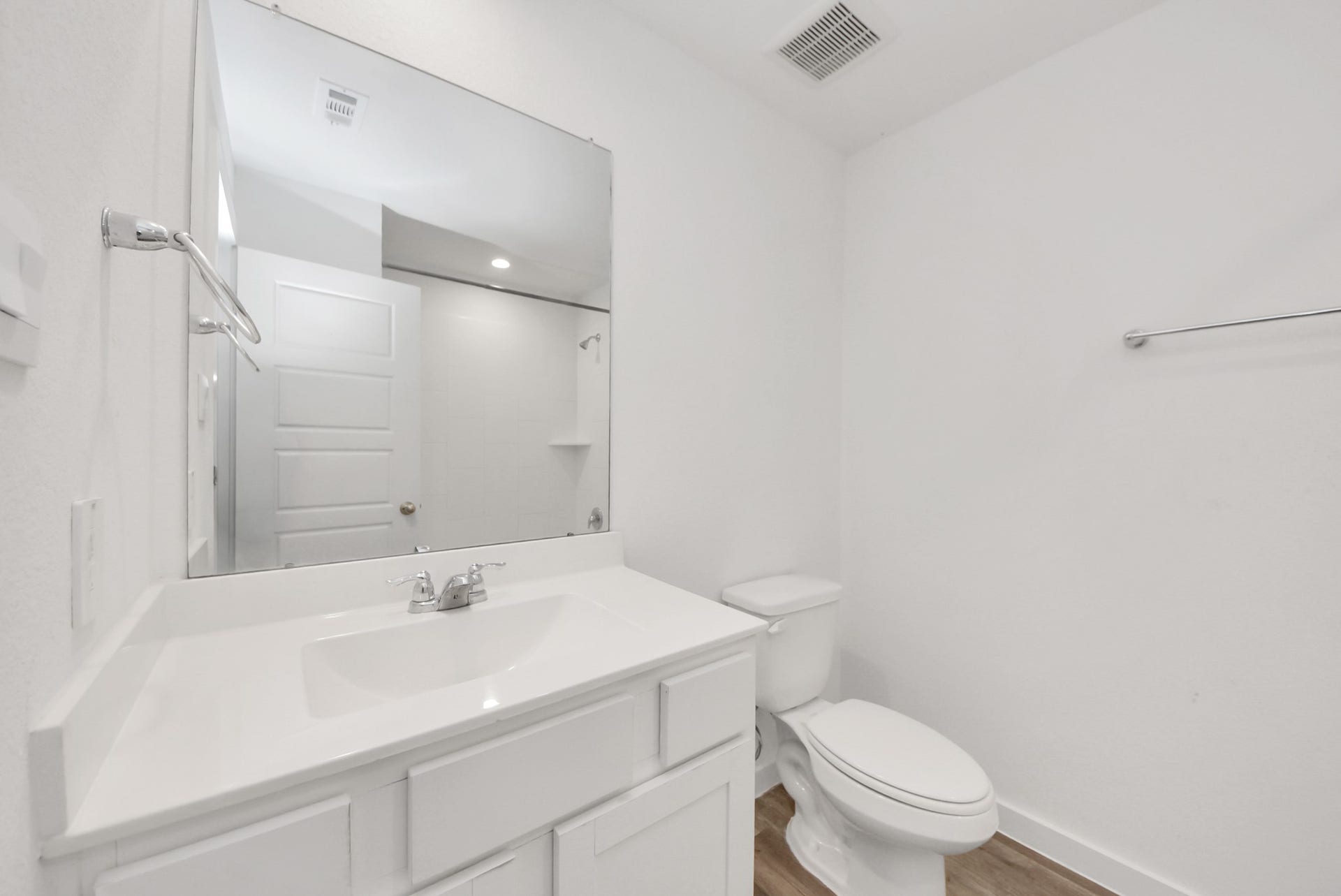 1123 Desert Willow Drive, Rosharon, TX 77583 Bathroom 2