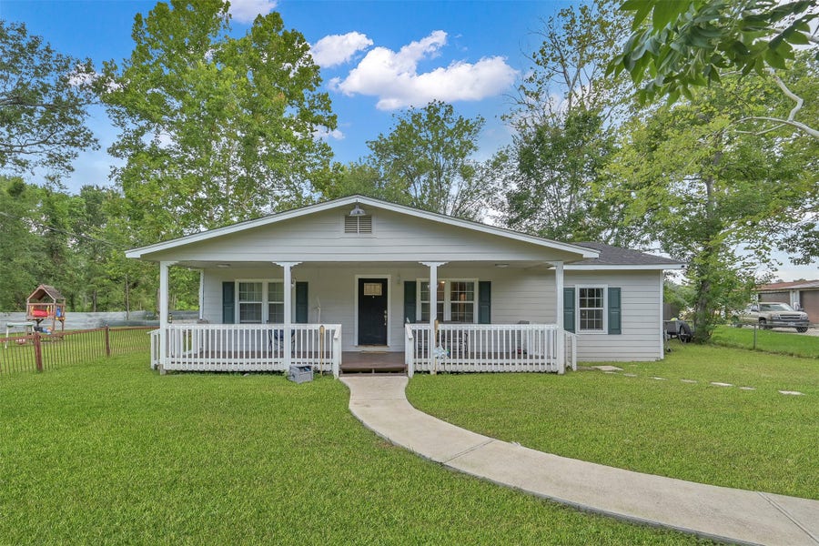Property photo for 216 S Magnolia Drive, Conroe, TX
