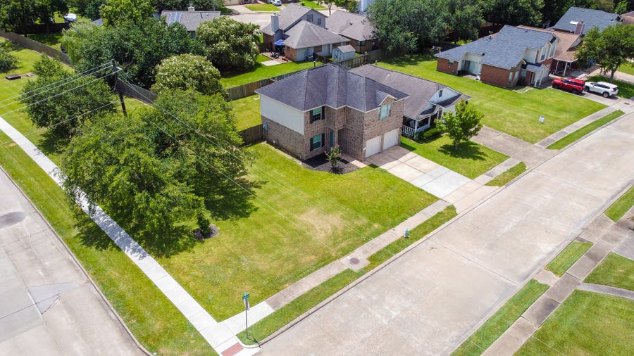 Property photo for 101 Cacao Street, Lake Jackson, TX