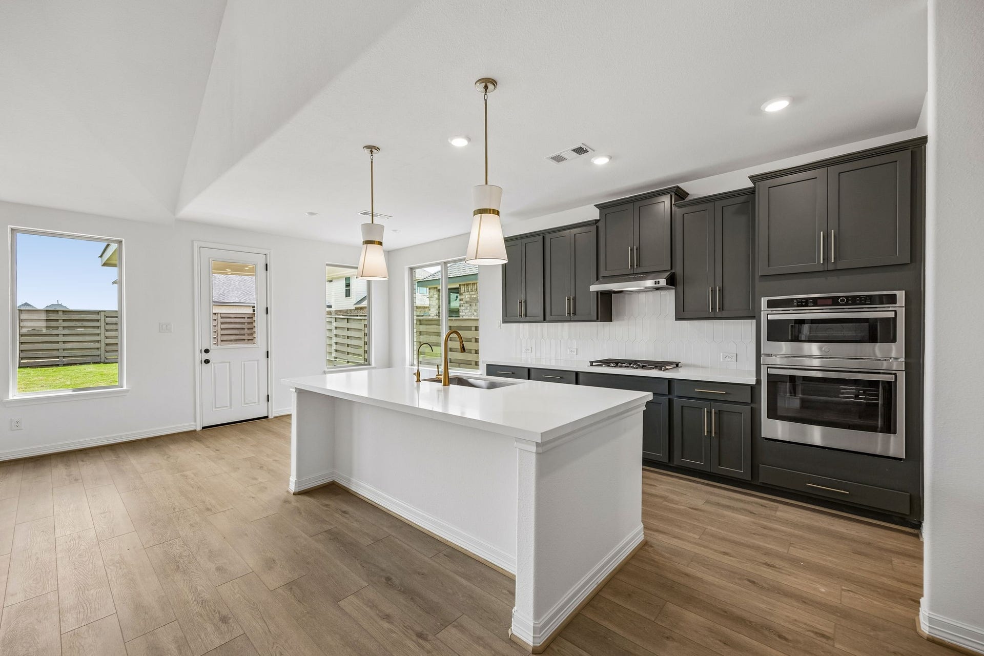 4611 Ara Drive, Richmond, TX 77469 4611 Ara Drive, Richmond, TX 77469