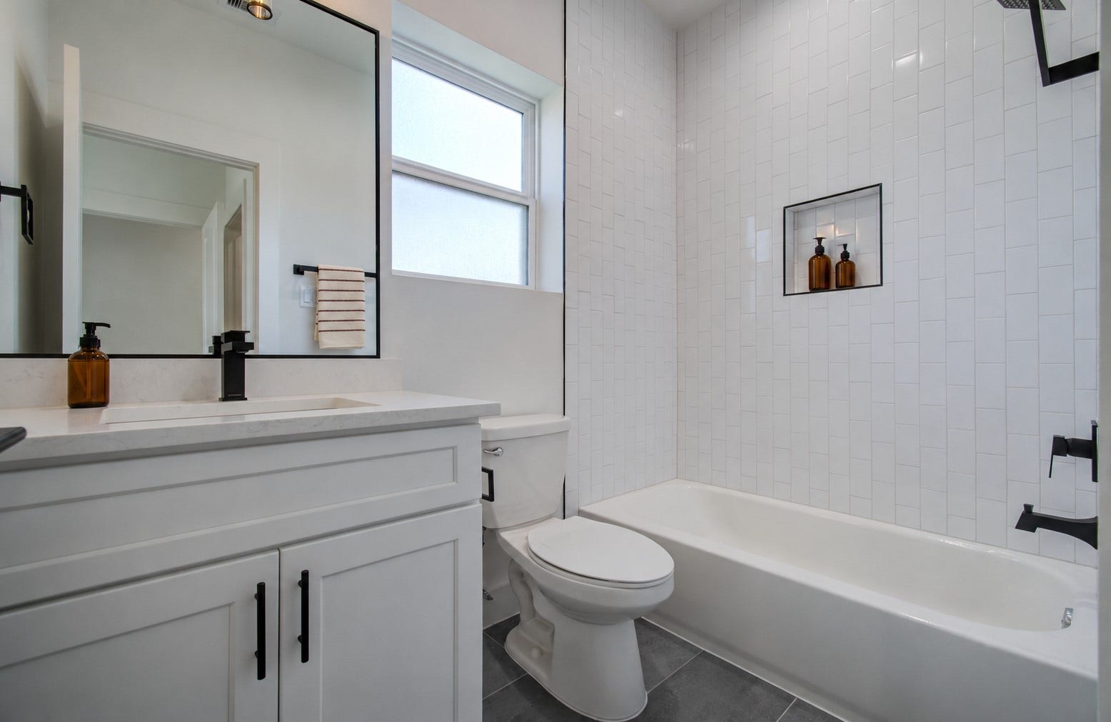 4425 Providence Street, Houston, TX 77020 A frosted window brings light into the secondary bath while maintaining privacy, and the tub-and-shower combination gives you the convenience of both in one space. Virtually staged.