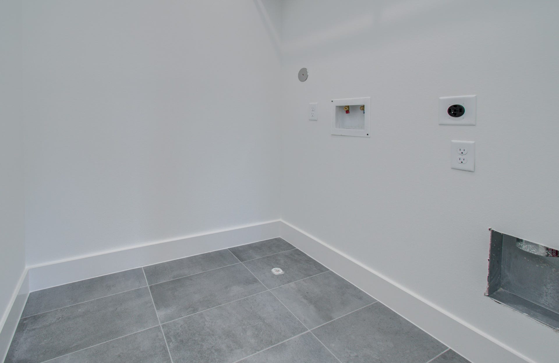 4425 Providence Street, Houston, TX 77020 A full-size upstairs laundry room sits beside all three bedrooms, with space to sort and fold without carrying baskets between floors. The washer and dryer are included but not pictured.