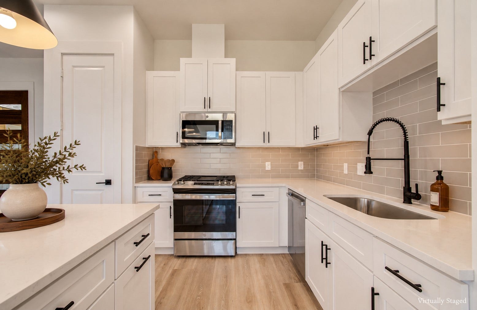 4425 Providence Street, Houston, TX 77020 An island kitchen with quartz countertops, gas cooking, stainless steel appliances and a walk-in pantry gives you the features that make cooking at home more enjoyable. Generous storage keeps things organized, and the refrigerator is included. Virtually staged.