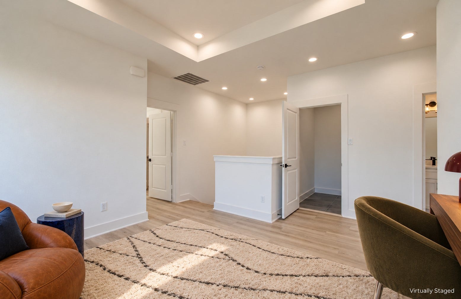 4425 Providence Street, Houston, TX 77020 The upstairs flex area gives you space beyond the bedrooms to work, read or relax, so your home can accommodate more of your day without asking one room to do everything. Virtually staged.