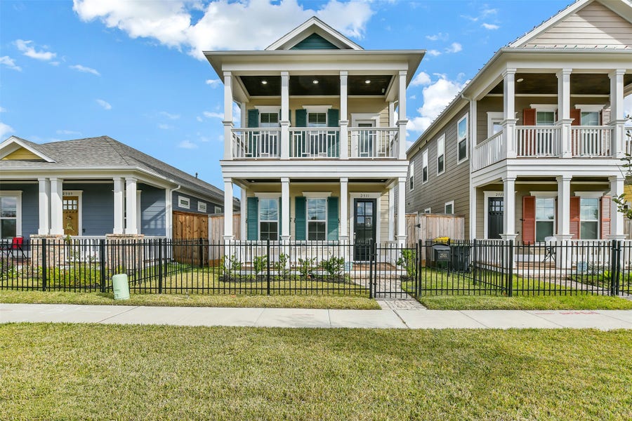 Property photo for 2511 S Houston Avenue, Pearland, TX