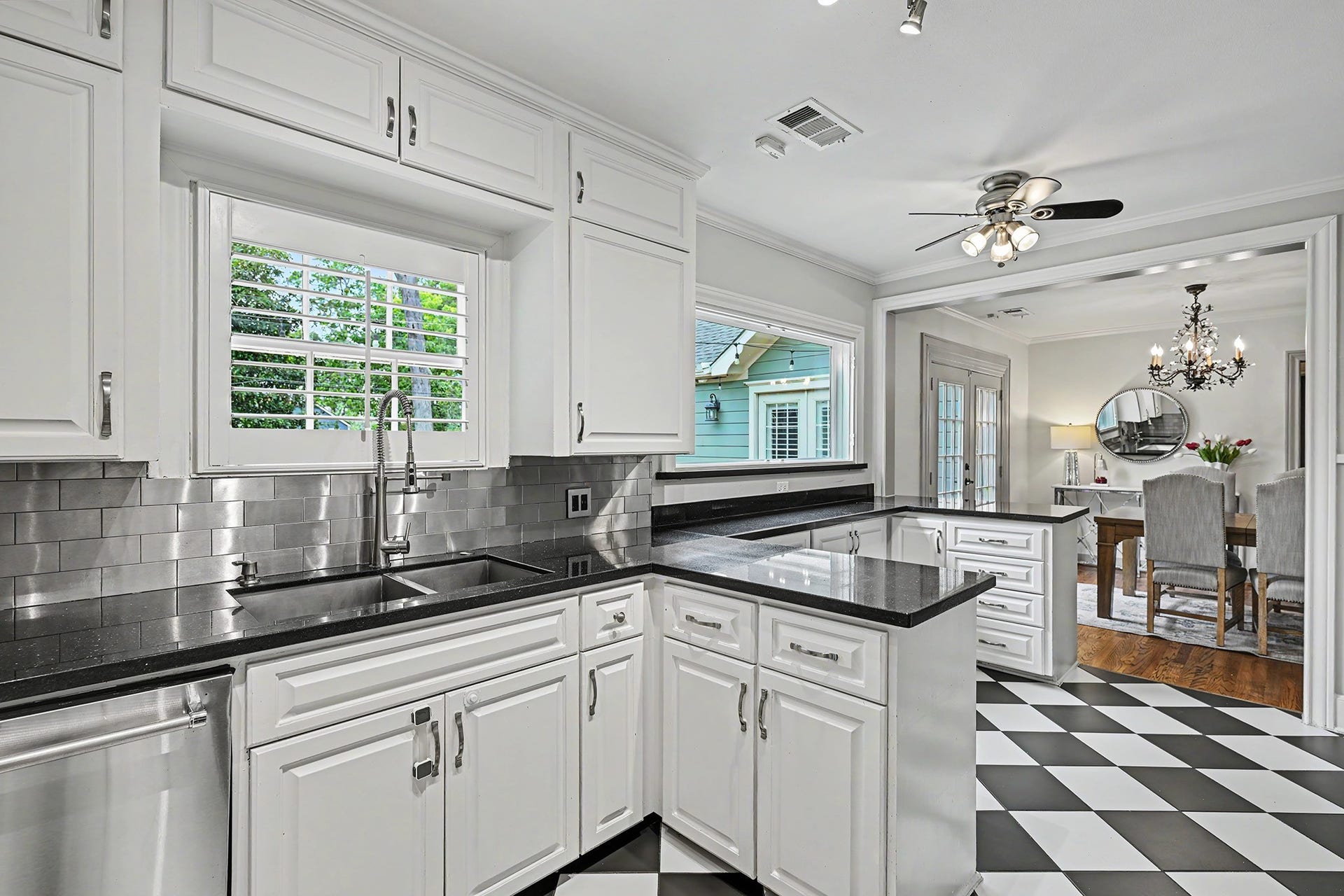 320 W 33rd Street, Houston, TX 77018 The kitchen combines stylish finishes and timeless character with abundant cabinet storage.