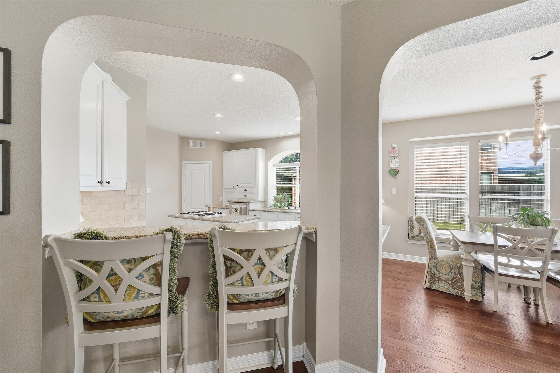 22514 Sierra Lake Court, Katy, TX 77494 This Light and Bright Kitchen is any family's Dream gathering place! Lovely breakfast bar that combines the living room with easy flow to the open kitchen!