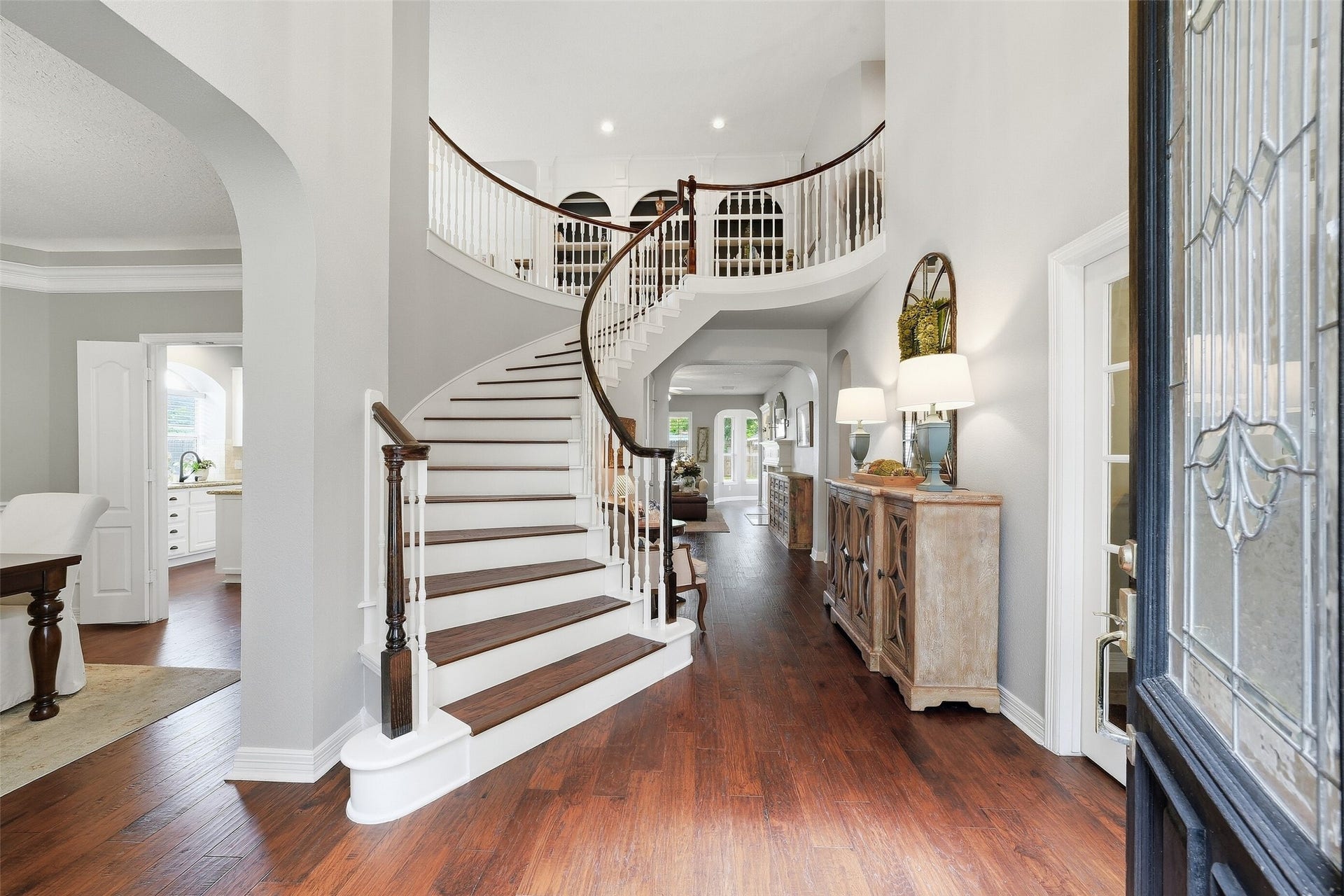 22514 Sierra Lake Court, Katy, TX 77494 This magnificent Entry with sprawling staircase, stunning would floors and upgraded wooded stairs w/ plenty of natural light shining through says "Welcome Home" the moment you arrive!