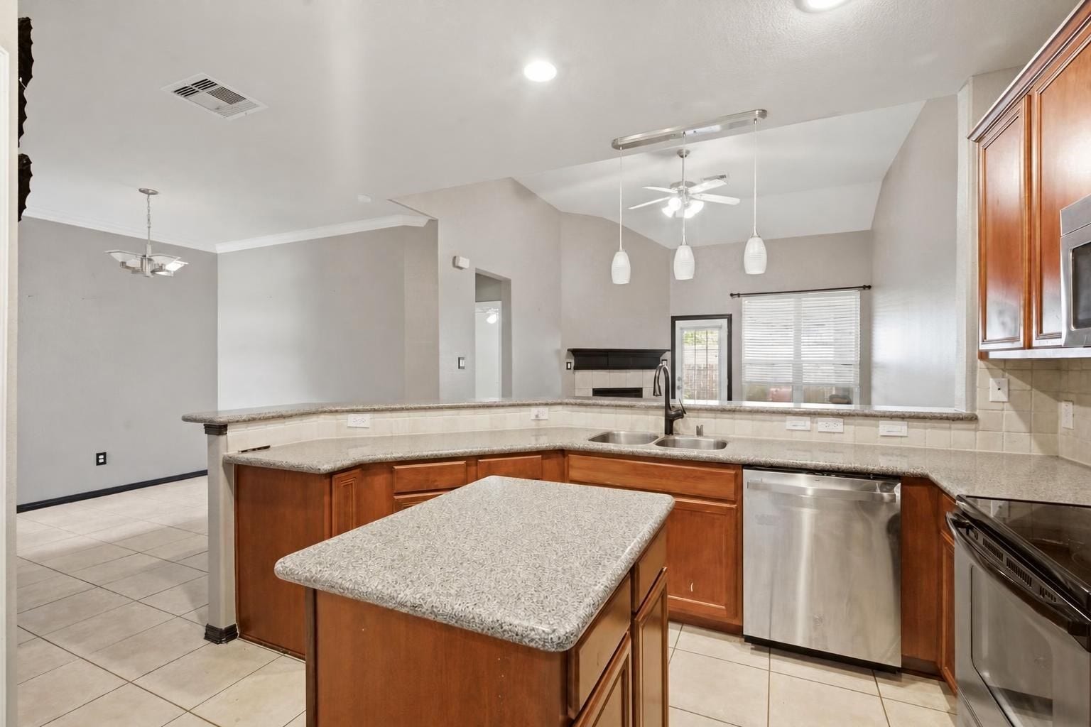 10534 Willow Park View, Houston, TX 77070 10534 Willow Park View, Houston, TX 77070
