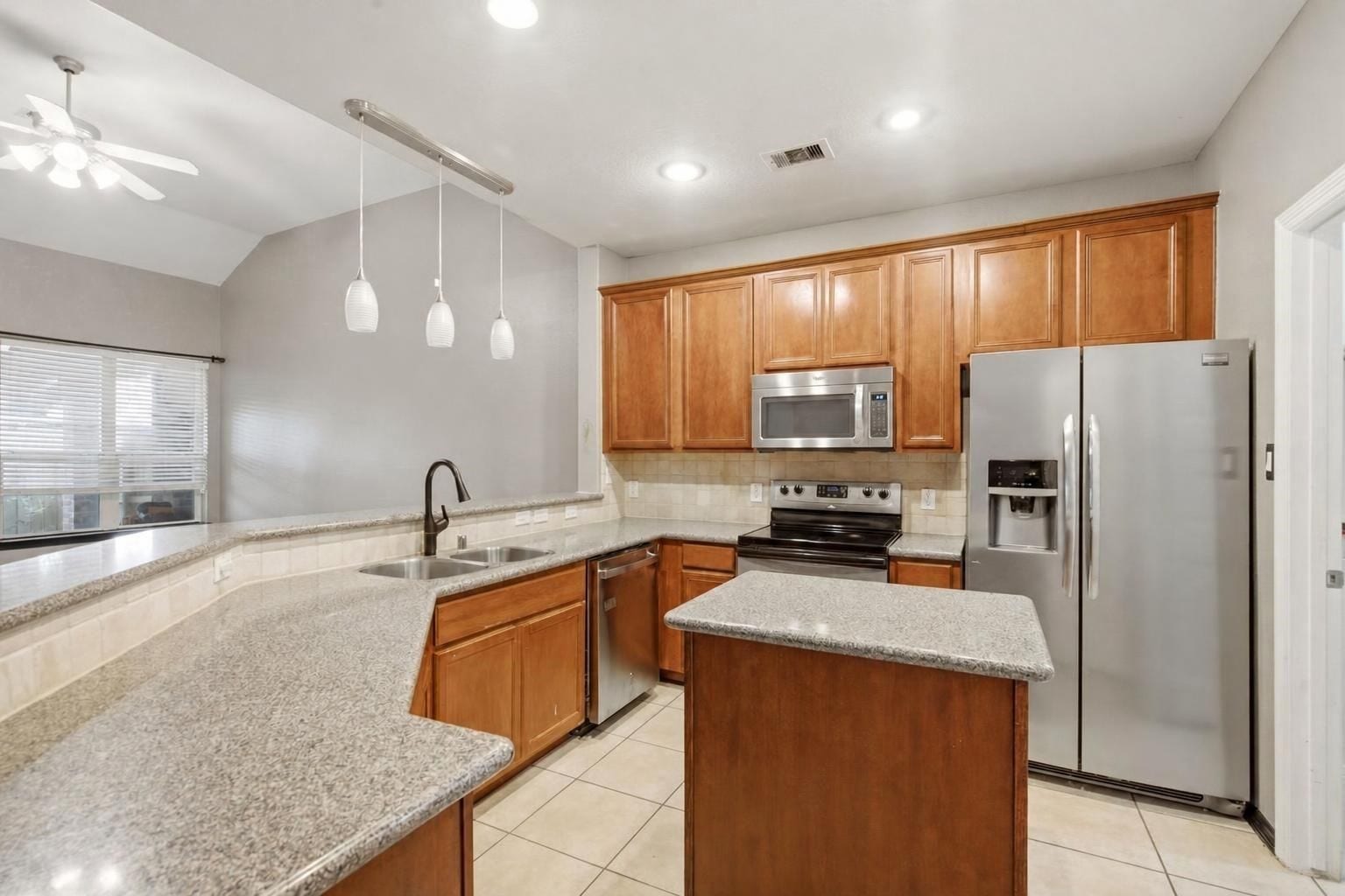10534 Willow Park View, Houston, TX 77070 10534 Willow Park View, Houston, TX 77070