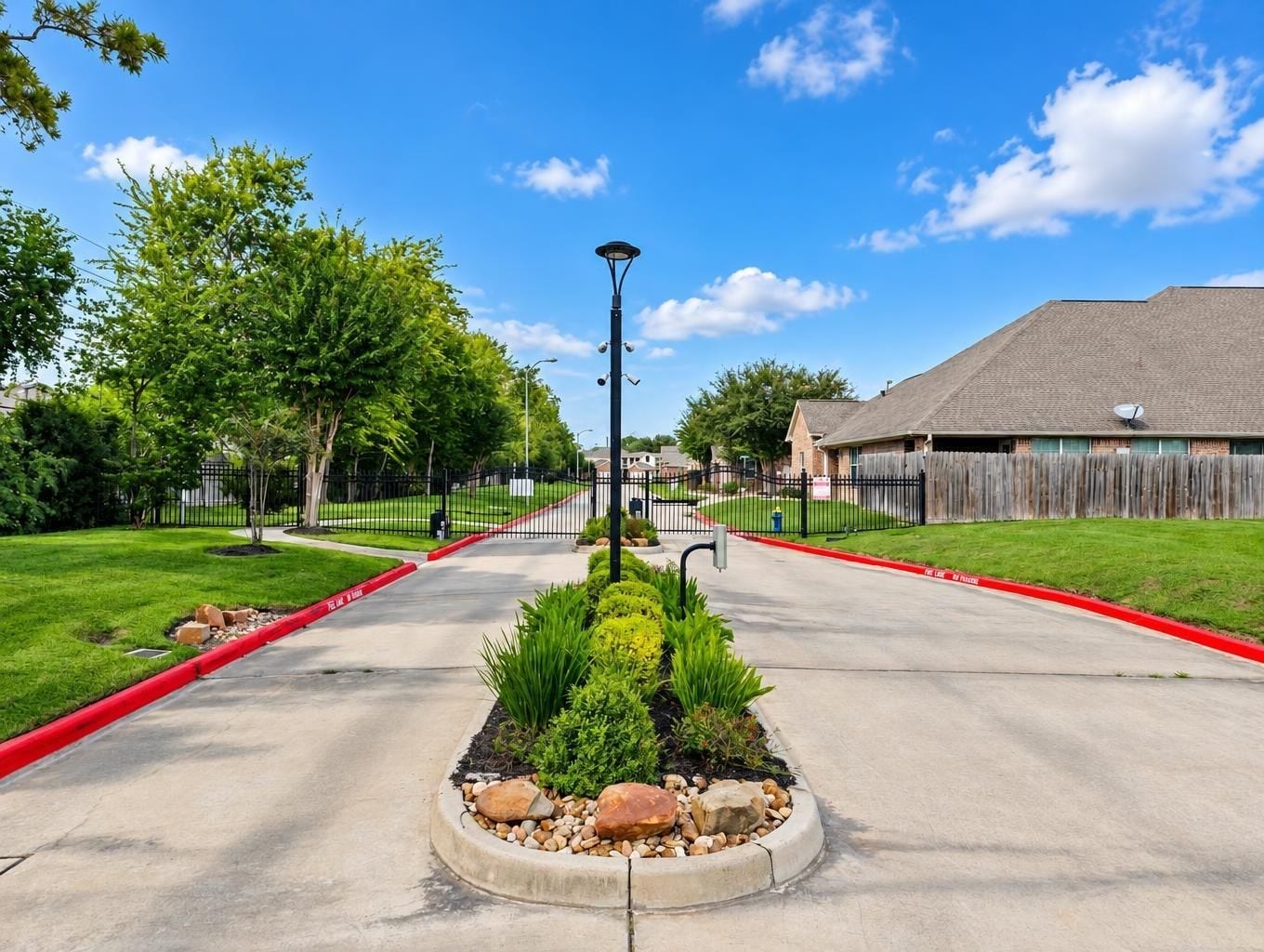 10534 Willow Park View, Houston, TX 77070 10534 Willow Park View, Houston, TX 77070