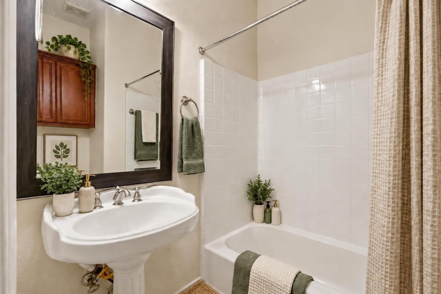 10534 Willow Park View, Houston, TX 77070 10534 Willow Park View, Houston, TX 77070