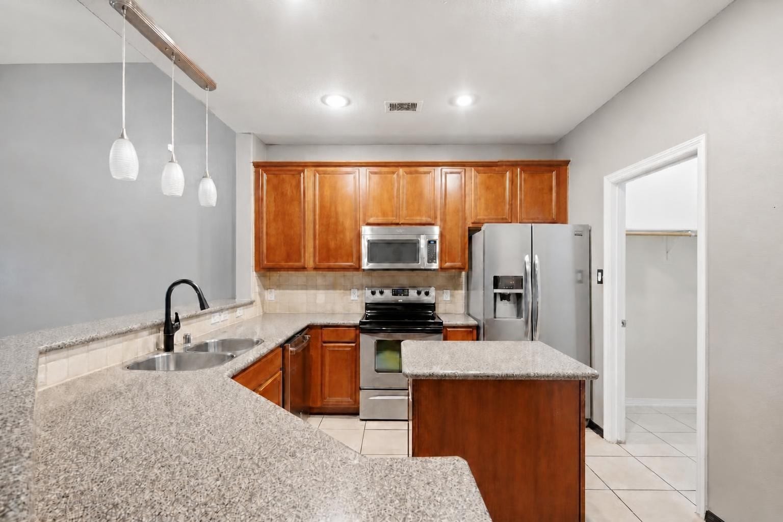 10534 Willow Park View, Houston, TX 77070 10534 Willow Park View, Houston, TX 77070
