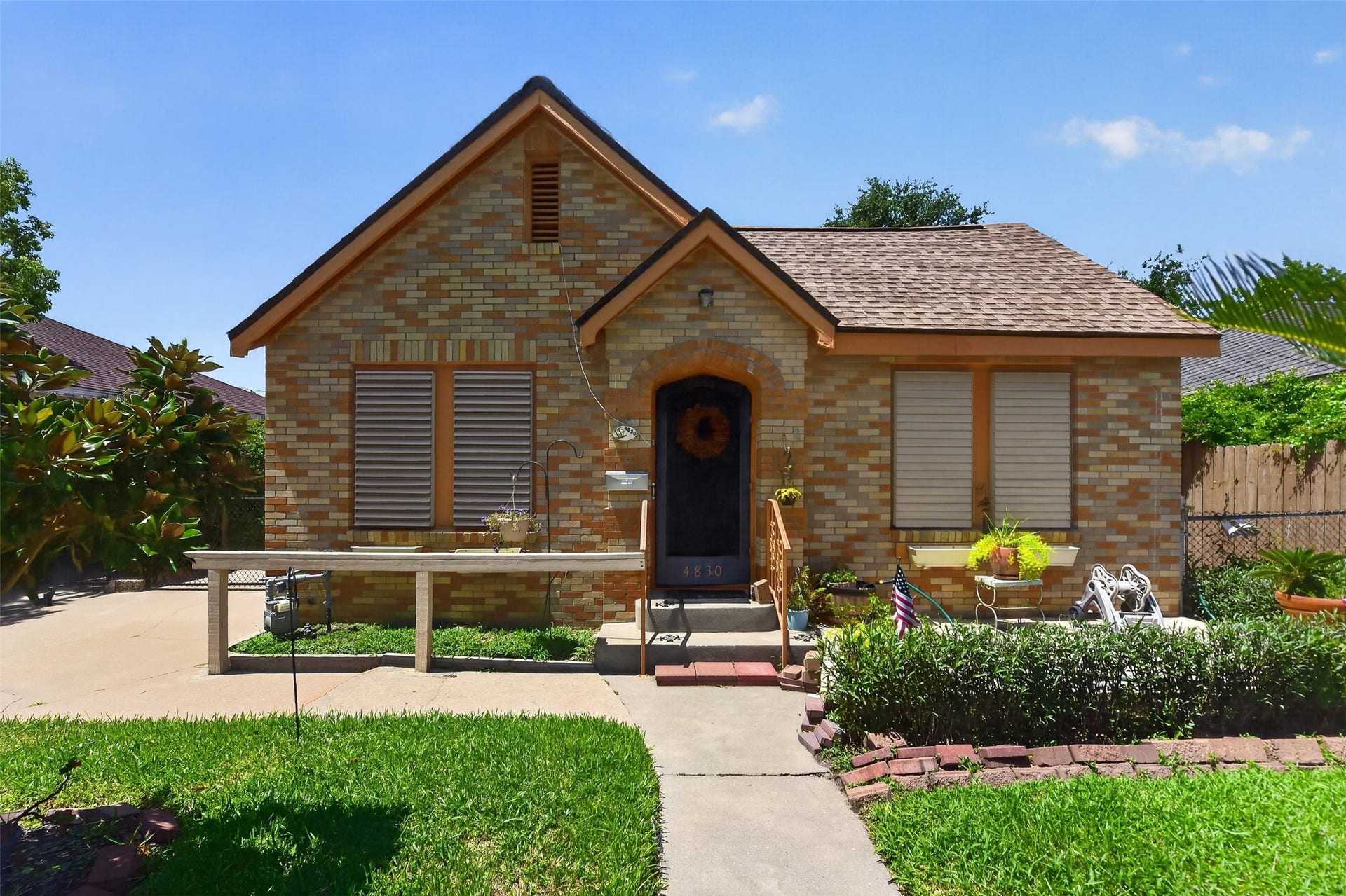 4830 Houston Drive, Galveston, TX 77551 4830 Houston Drive, Galveston, TX 77551