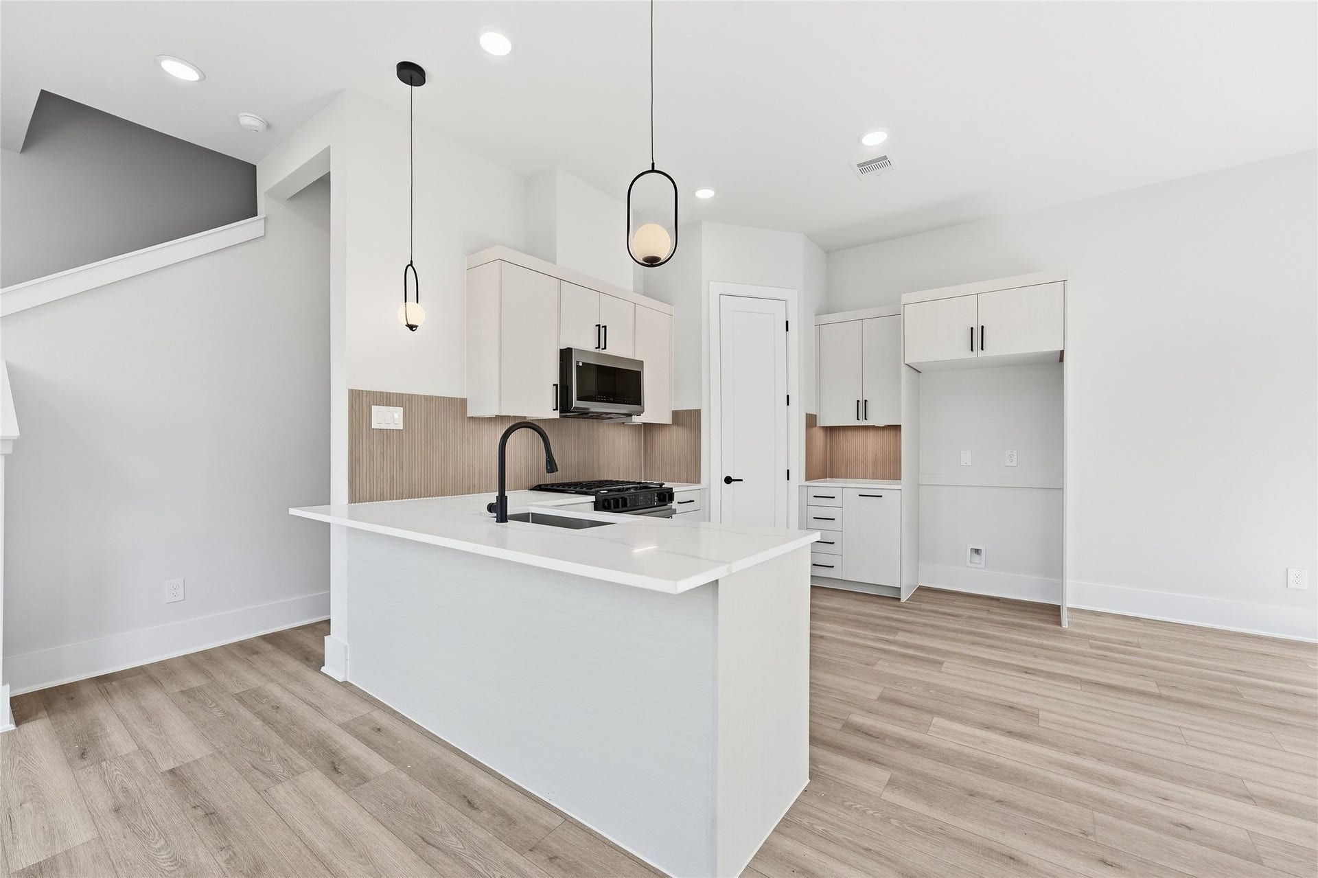 4712 Thornton Villas Lane, Houston, TX 77018 4712 Thornton Villas Lane, Houston, TX 77018