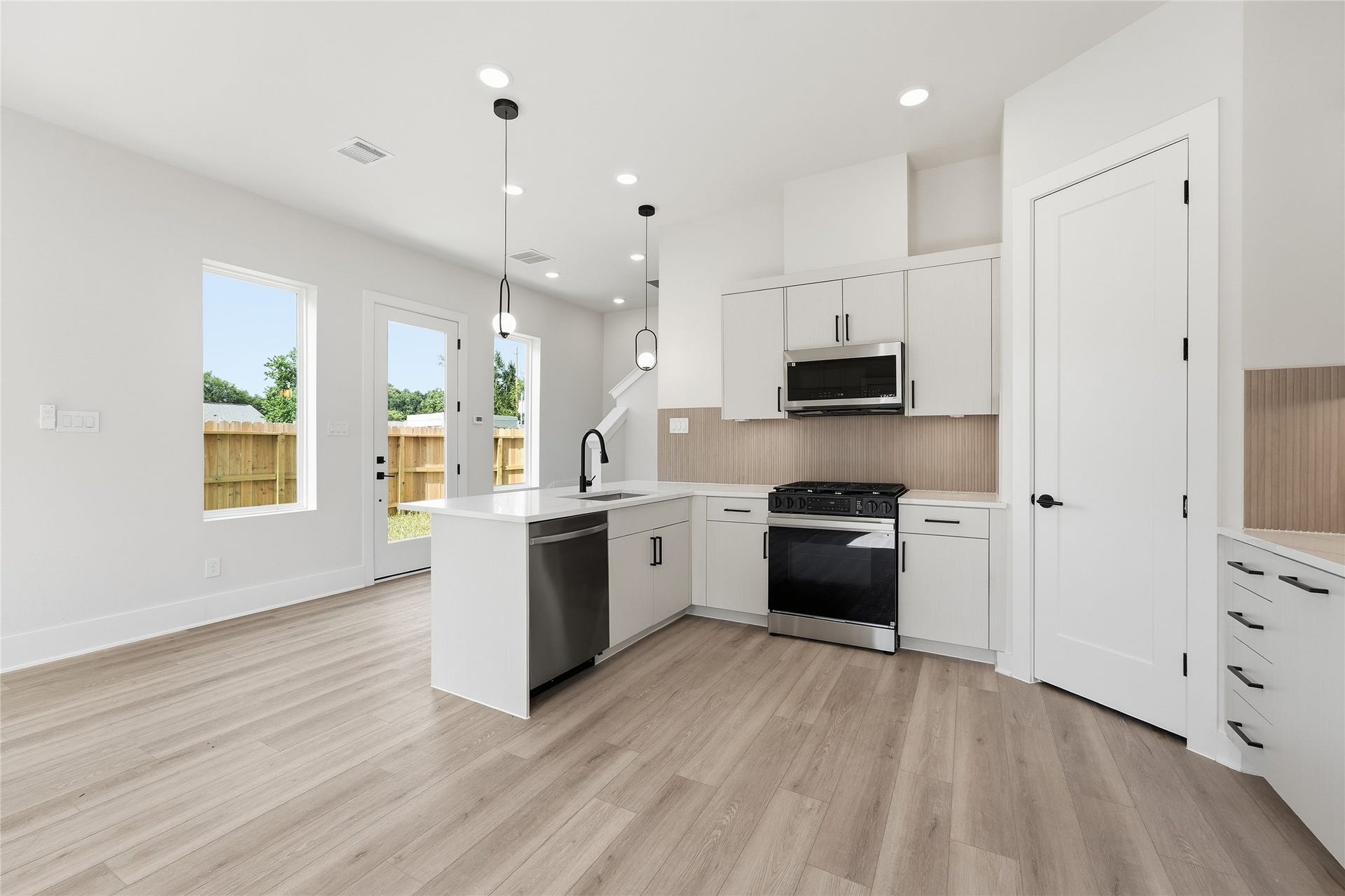 4712 Thornton Villas Lane, Houston, TX 77018 4712 Thornton Villas Lane, Houston, TX 77018
