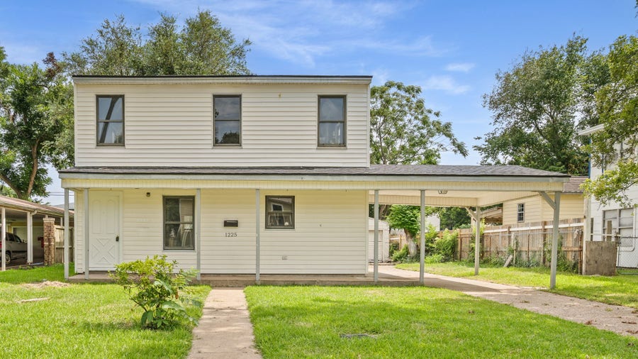 Property photo for 1225 3rd Avenue N, Texas City, TX