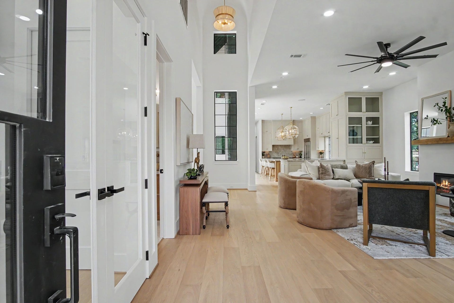 705 Walton Street, Houston, TX 77009 Step inside the 8' steel front door into thespacious open-concept living area featuring elegant wood flooring and a cozy fireplace.