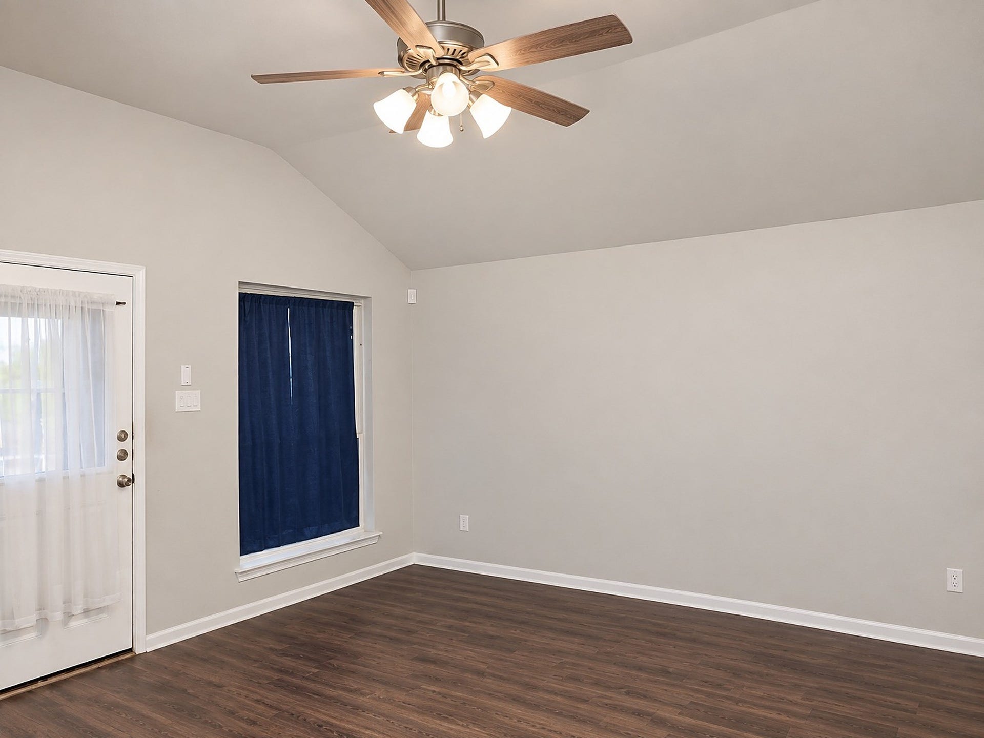 8802 Voyager Drive, Texas City, TX 77591 Living Room