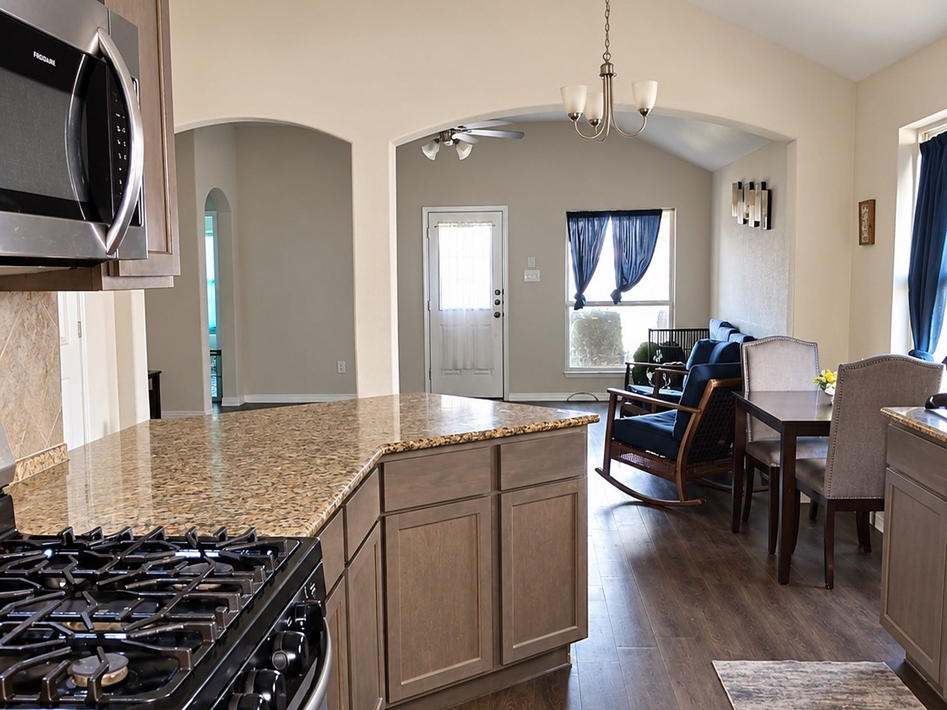 8802 Voyager Drive, Texas City, TX 77591 Kitchen Overlooking Living Room