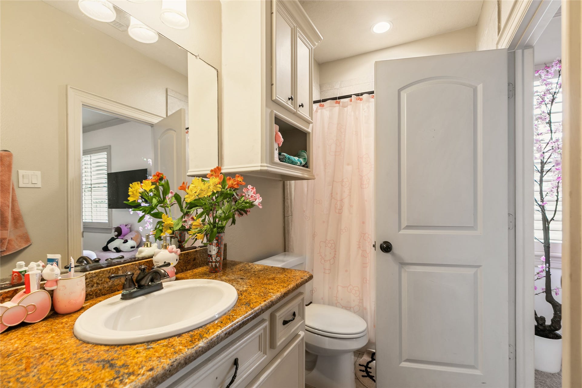 Upstairs secondary bathroom with granite counter.
