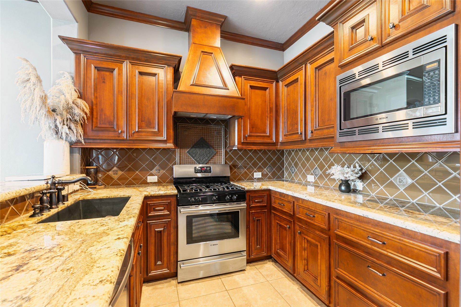 Full kitchen in attached apartment with attractive granite counters and plenty of cabinet space.