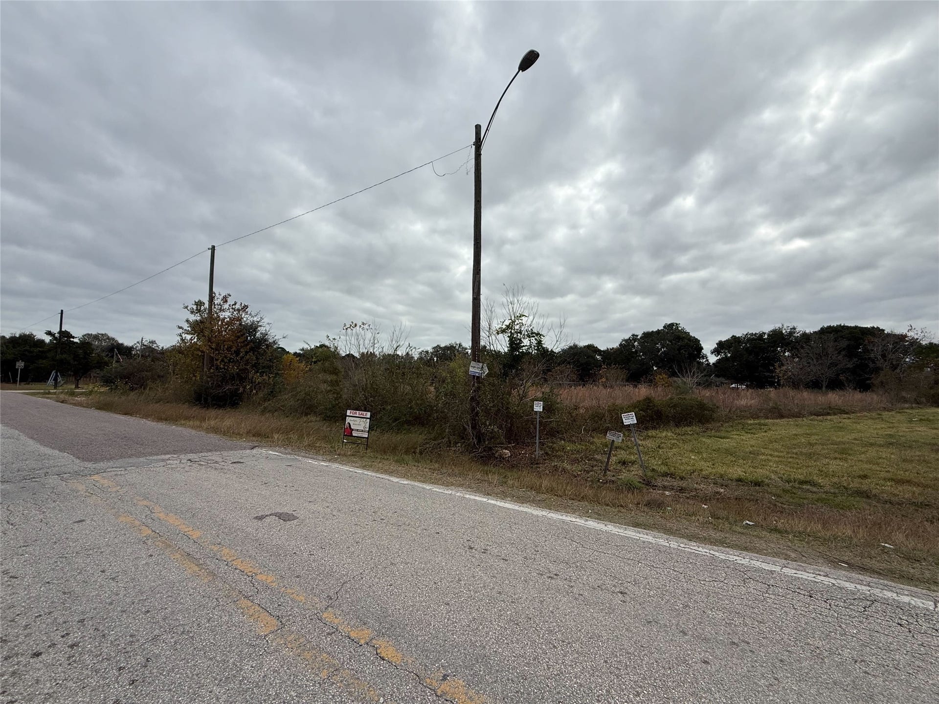 9015 Schiro Rd, Hitchcock, TX 77563 9015 Schiro Rd, Hitchcock, TX 77563