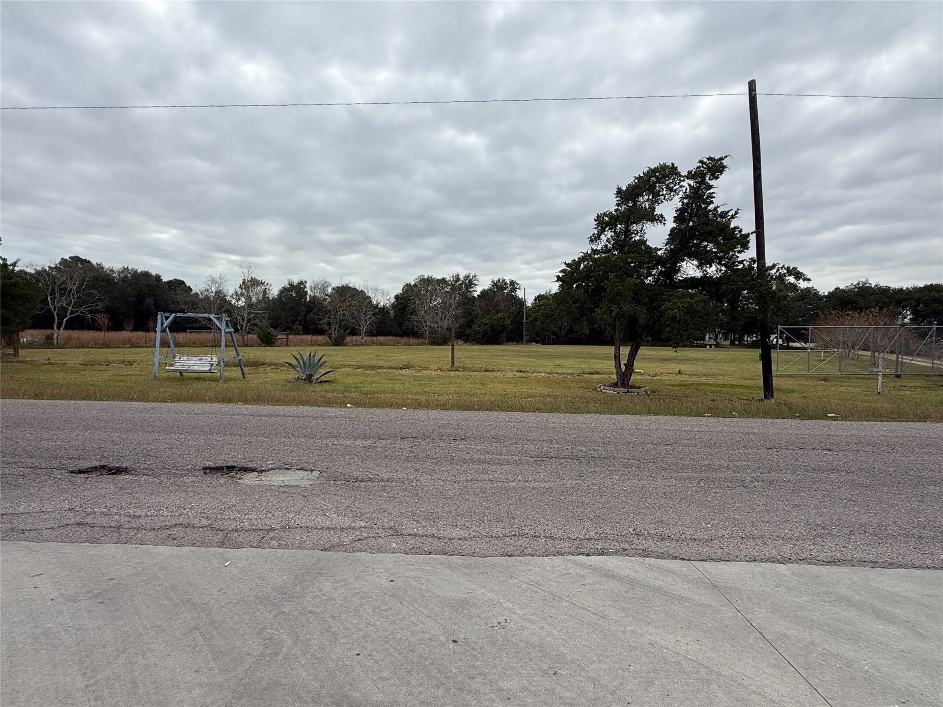 9015 Schiro Rd, Hitchcock, TX 77563 9015 Schiro Rd, Hitchcock, TX 77563