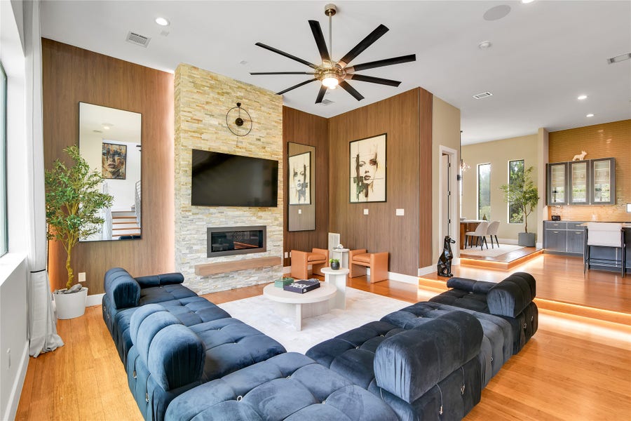 Property photo for 1411 Hickory Street, Houston, TX
