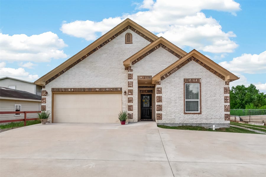 Property photo for 709 Coen Road, Arcola, TX