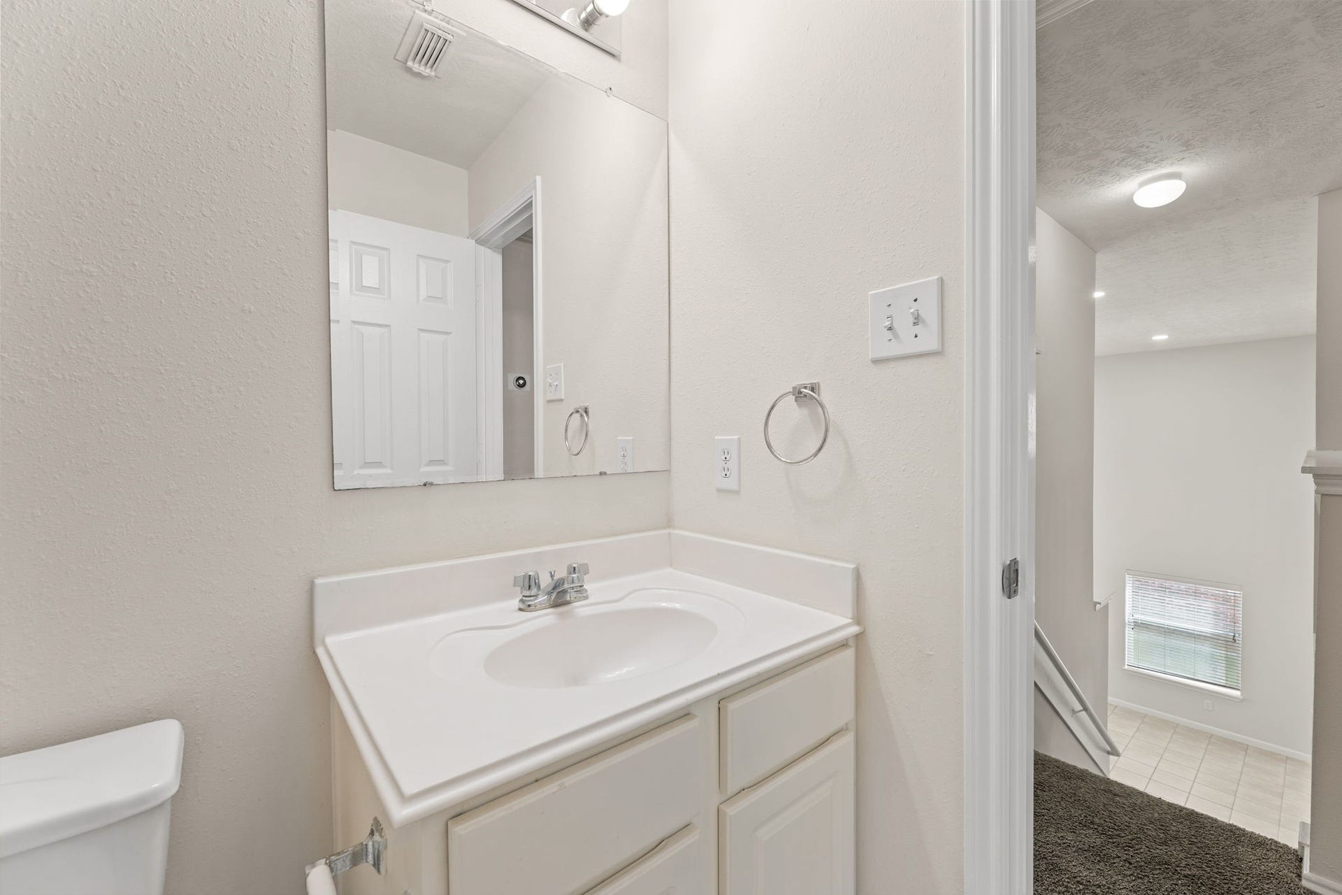 A convenient spot just off the upstairs landing, close to the secondary bedrooms.