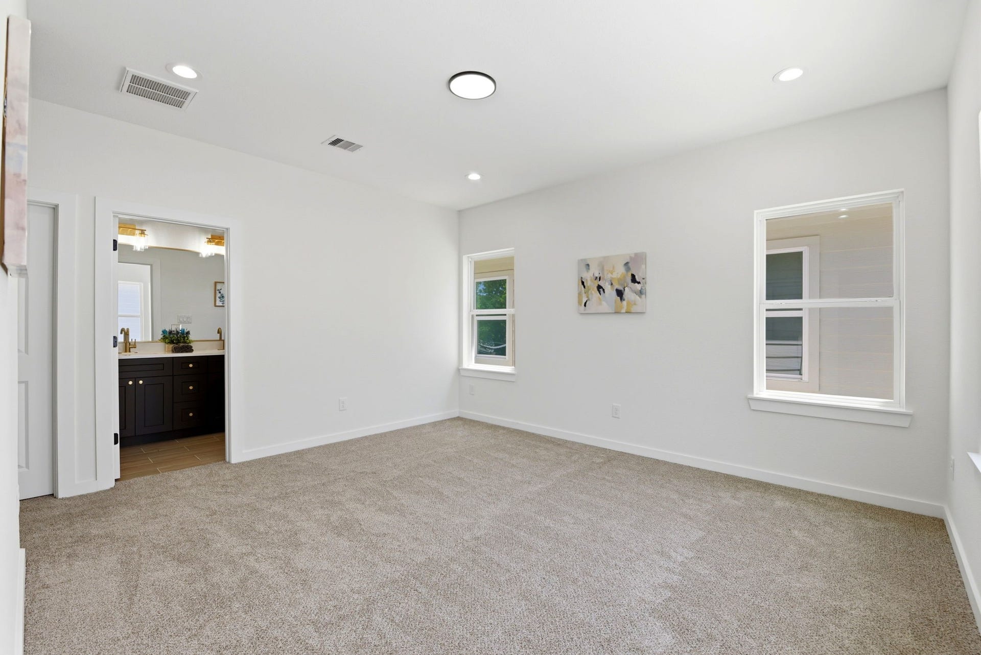 6117 Haight Street, Houston, TX 77028 Primary bedroom, includes an en-suite bathroom with modern fixtures.