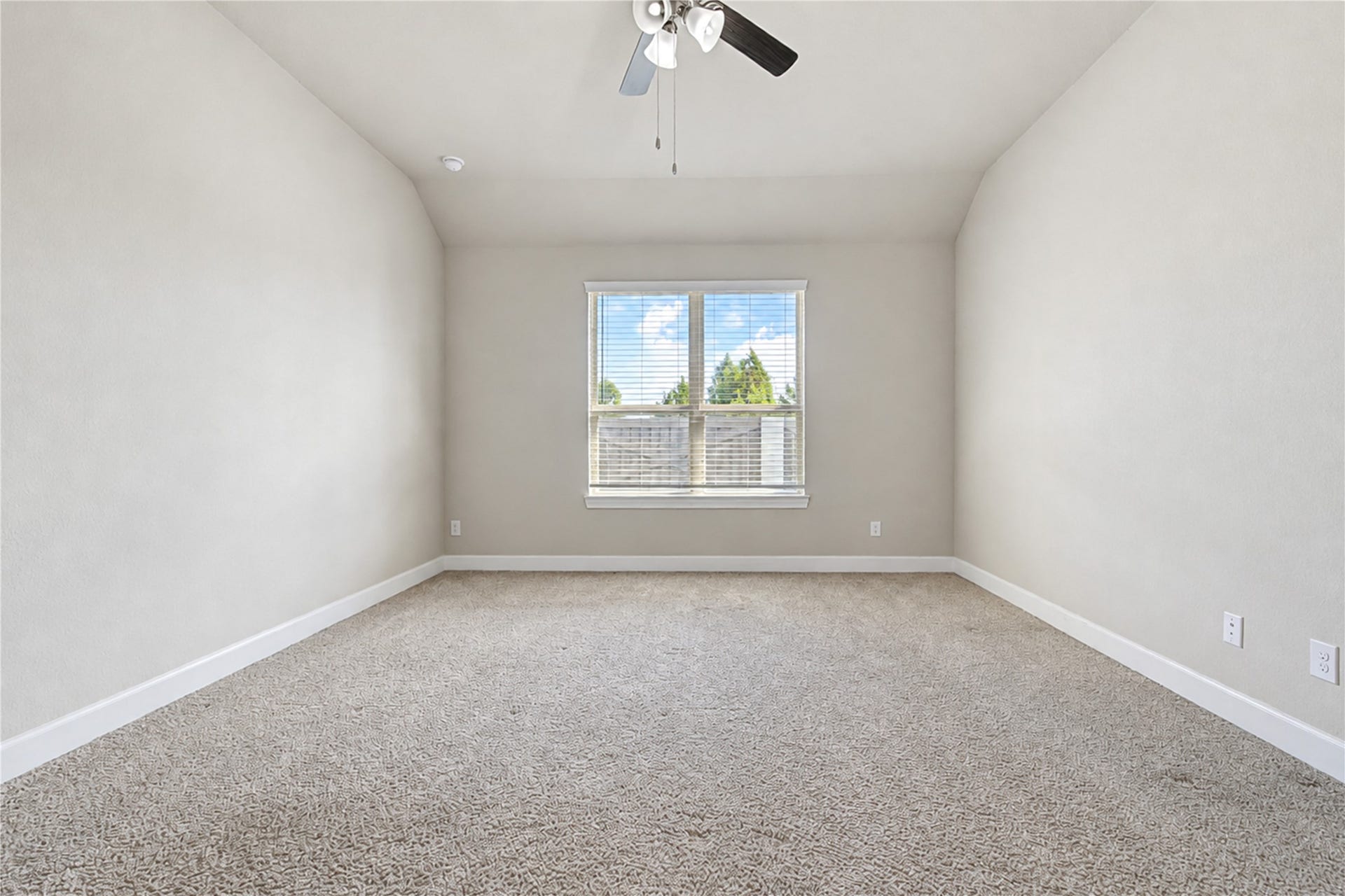 2334 Green Kale Drive, Richmond, TX 77406 The primary bedroom offers ample space for king-size bed, and double-doors leading into the primary bathroom and closet.