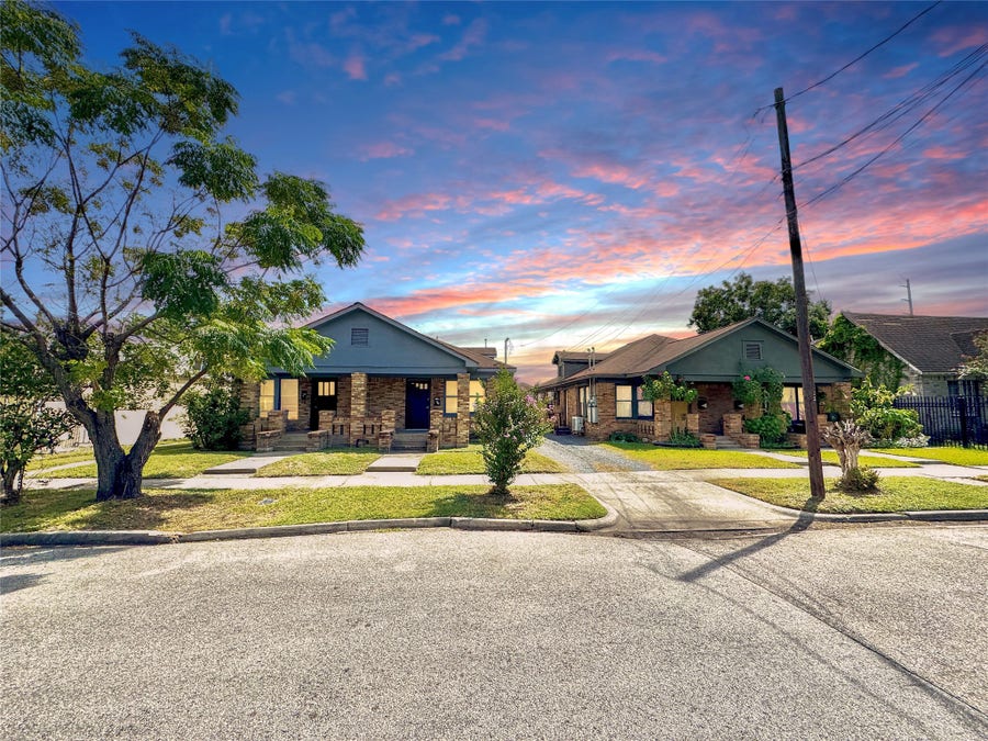 Property photo for 7 & 9 Hunt Street, Houston, TX