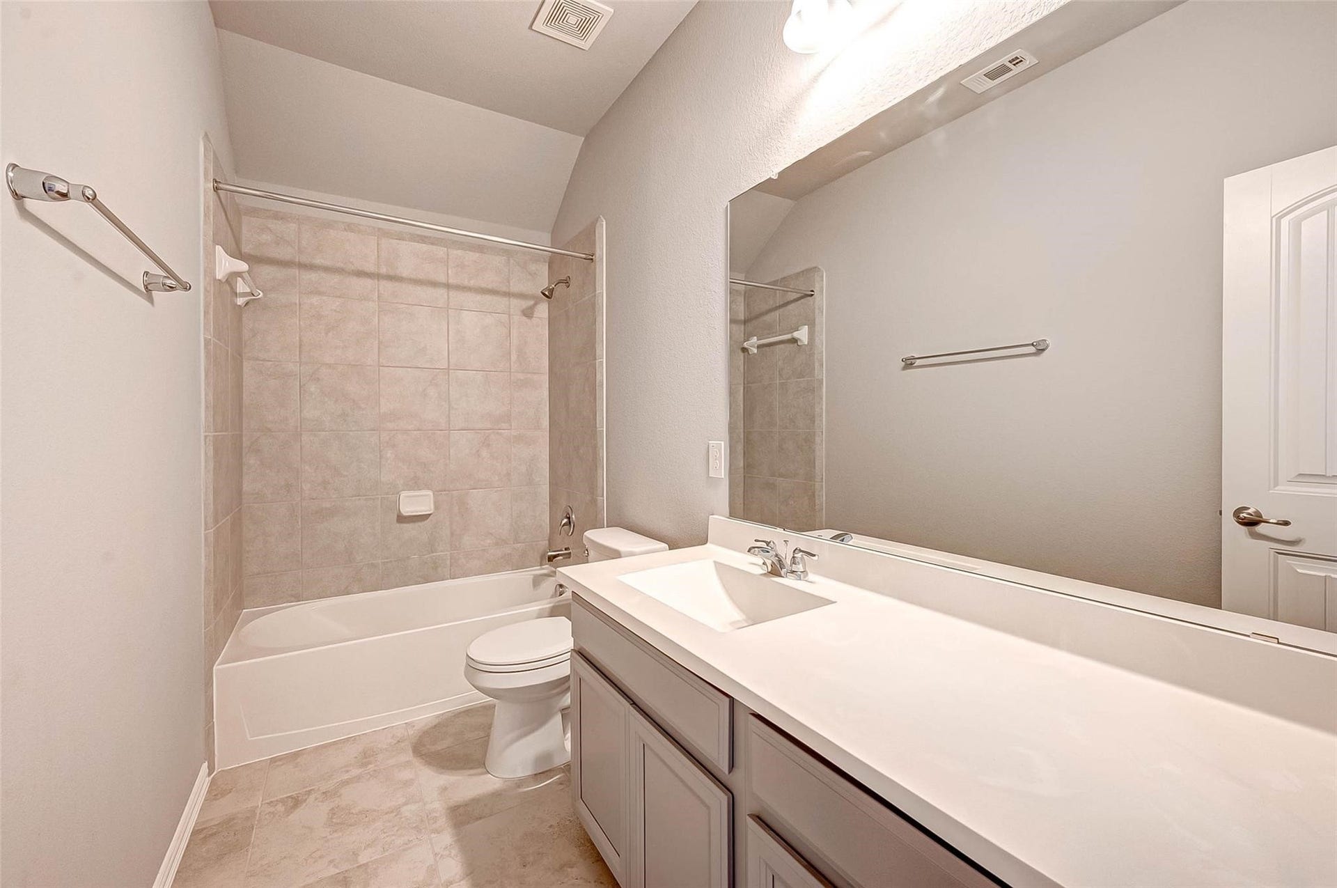 23514 San Ricci Court, Richmond, TX 77406 Full secondary bathroom featuring a spacious vanity and tub/shower combination.