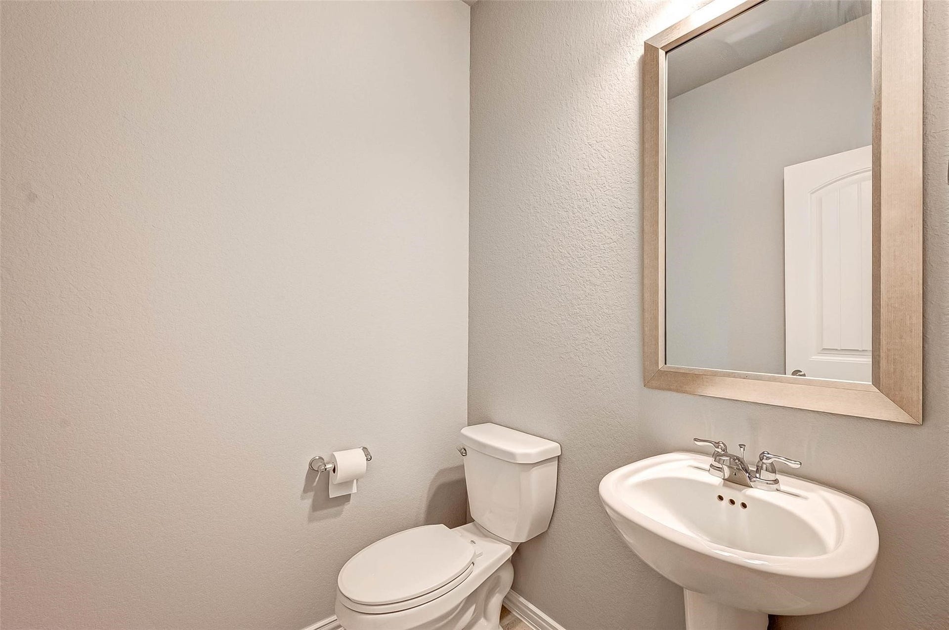 23514 San Ricci Court, Richmond, TX 77406 Convenient half bathroom located on the first floor.