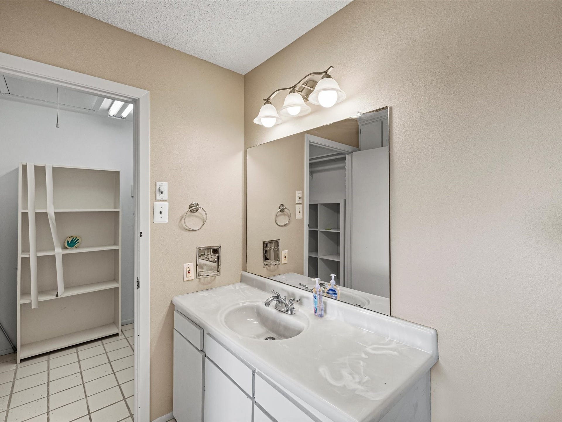 3013 Beluche Drive, Galveston, TX 77551 3013 Beluche Drive, Galveston, TX 77551