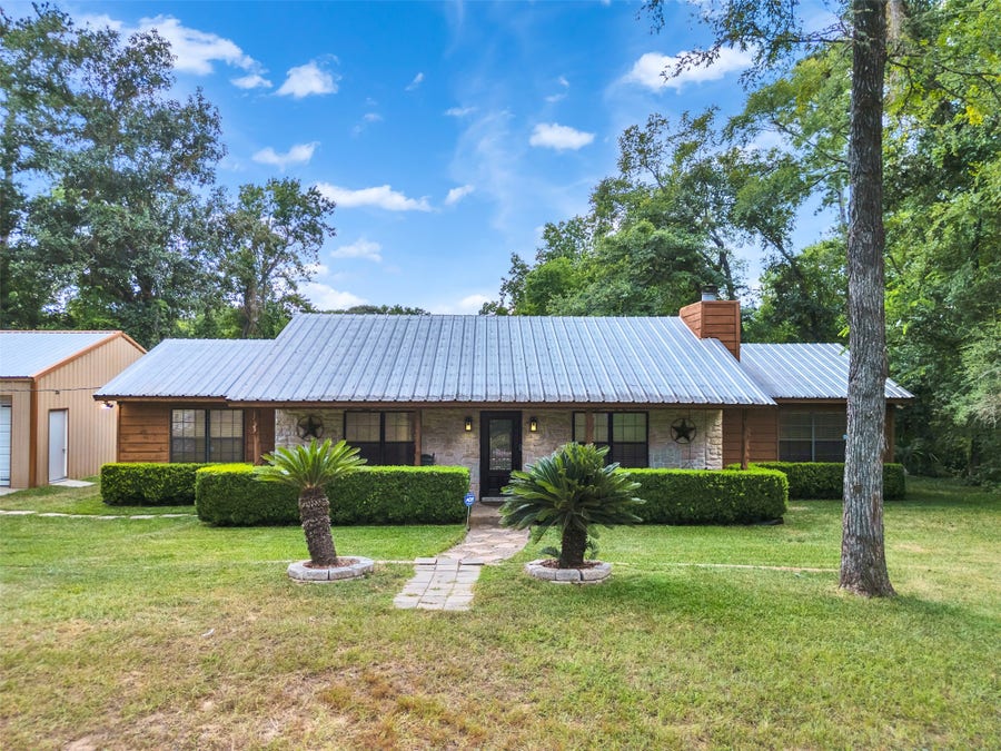 Property photo for 18085 Lake Drive E, Willis, TX