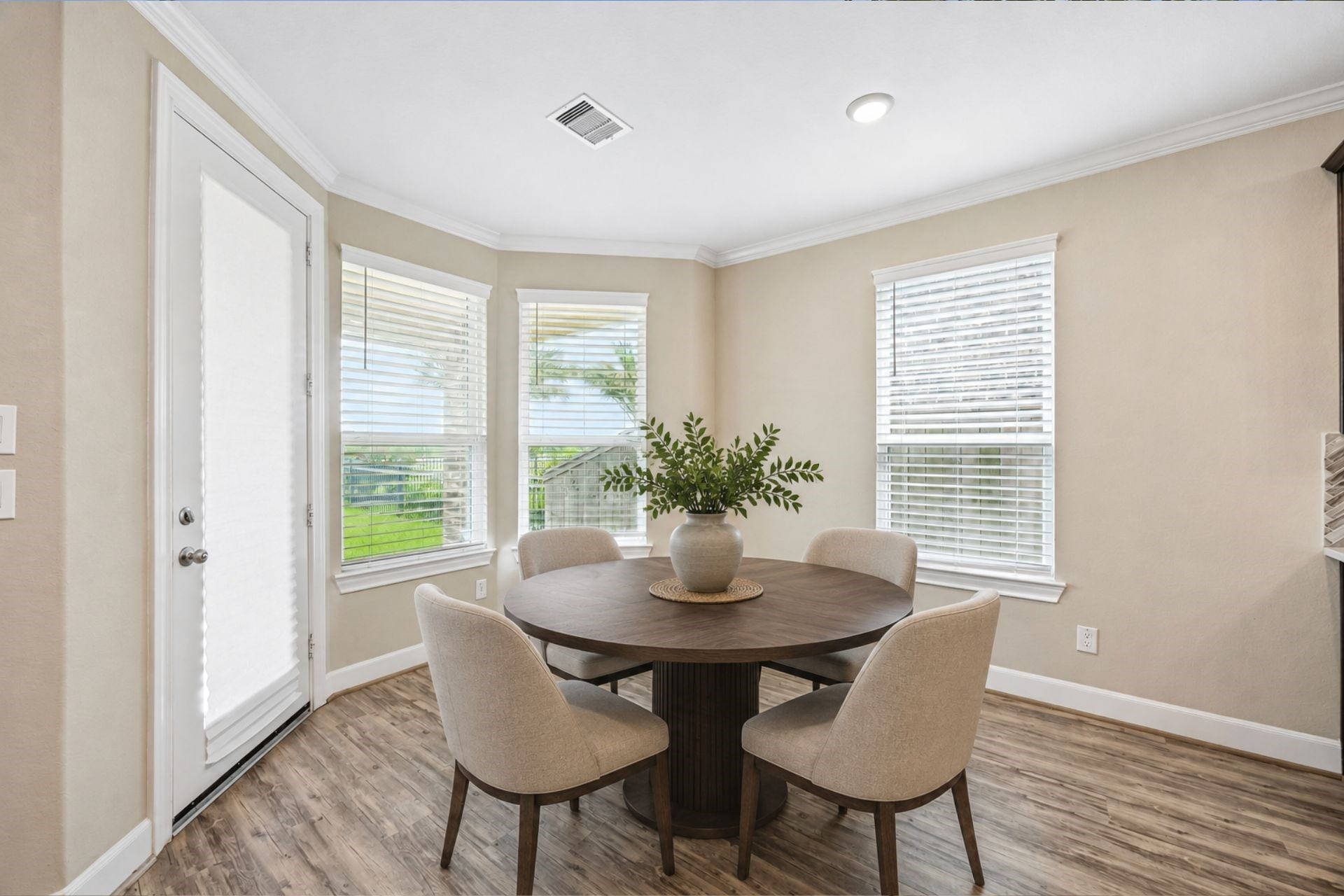 66 Zenith Lane, Sugar Land, TX 77498 Virtually Staged