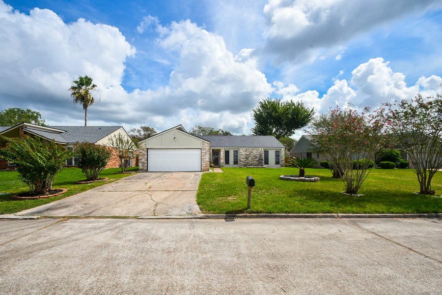 Property photo for 3709 Misty Cove Court, Dickinson, TX