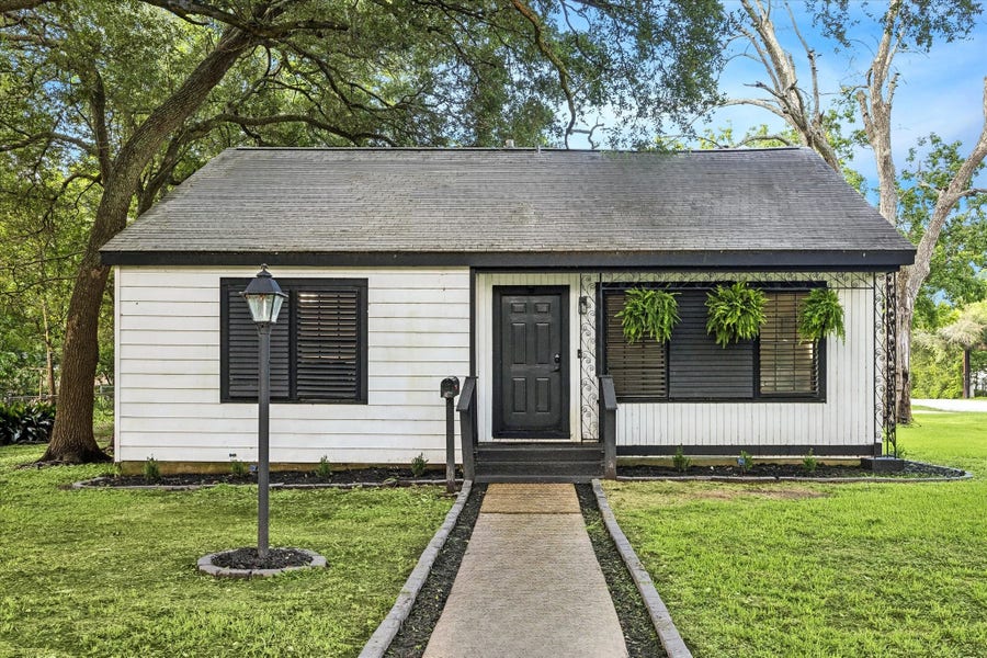 Property photo for 2423 Meadow Lane, La Marque, TX