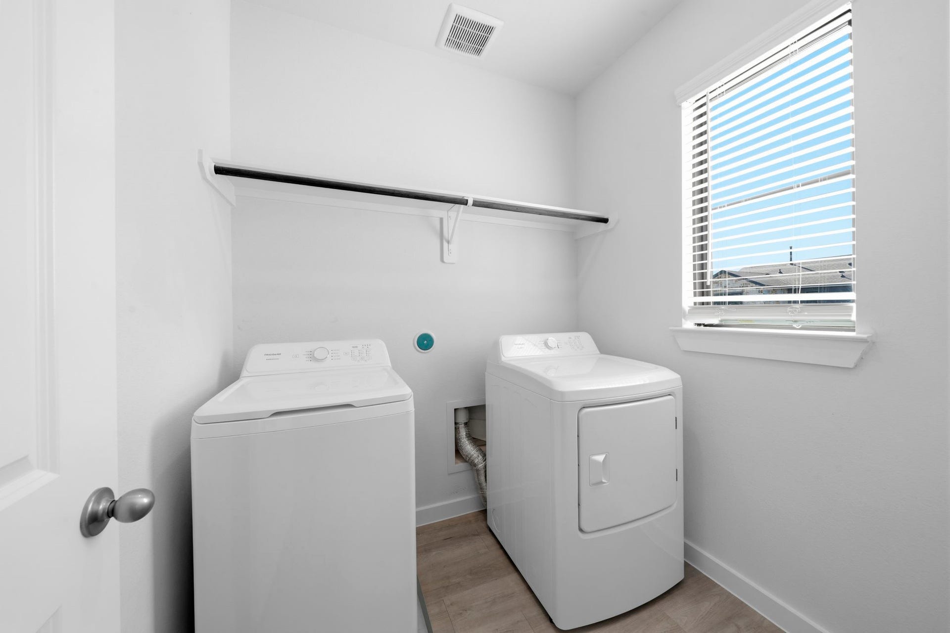 3317 City Heart Avenue, Richmond, TX 77406 Conveniently located upstairs, the dedicated laundry room makes everyday routines feel a little easier. With a full-size washer and dryer, built-in hanging space, and a window bringing in natural light, this practical space keeps laundry close to where you need it most.