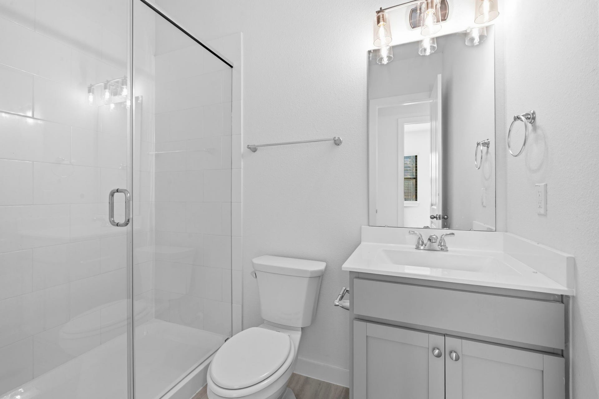 3317 City Heart Avenue, Richmond, TX 77406 Just steps away from the main living room, this downstairs full bath offers everyday convenience for both family and guests. A sleek glass enclosed walk in shower, modern vanity, and contemporary lighting create a clean, polished space that feels both functional and inviting.