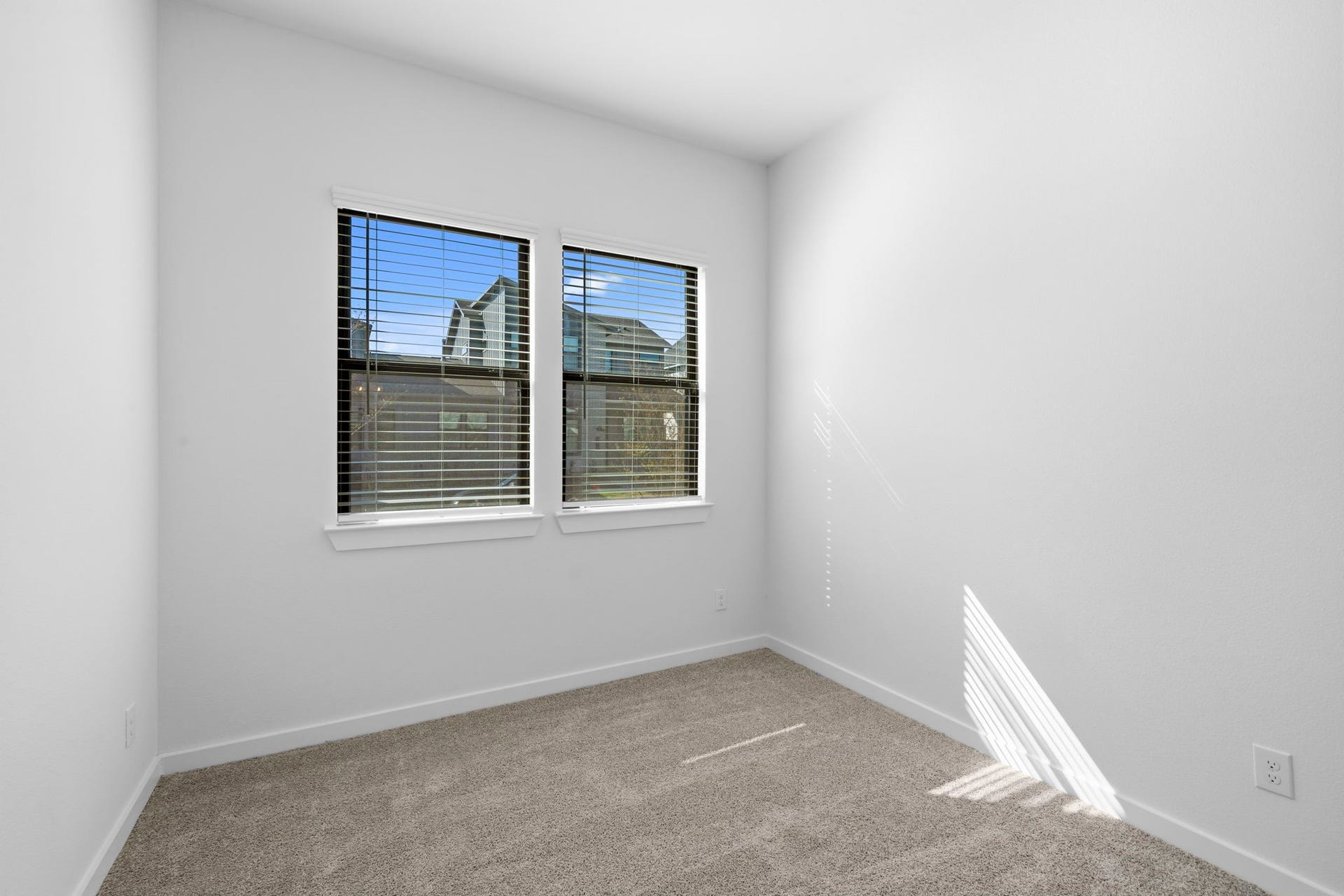 3317 City Heart Avenue, Richmond, TX 77406 The downstairs bedroom offers a bright and comfortable retreat with two large windows that fill the space with beautiful natural light. With its cozy carpet and neutral finishes, it is ready to become a welcoming guest room or a space that feels entirely your own.