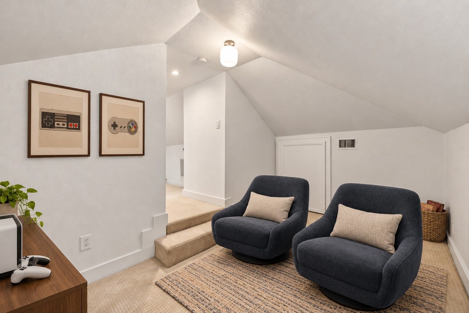 Gameroom (2nd floor) - virtually staged