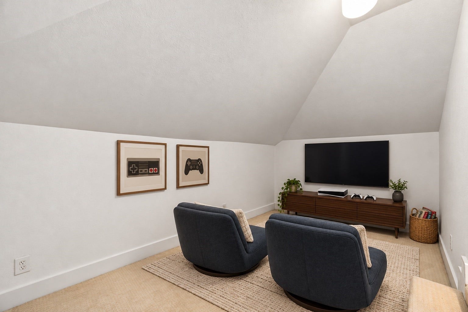 Gameroom (2nd floor) - virtually staged