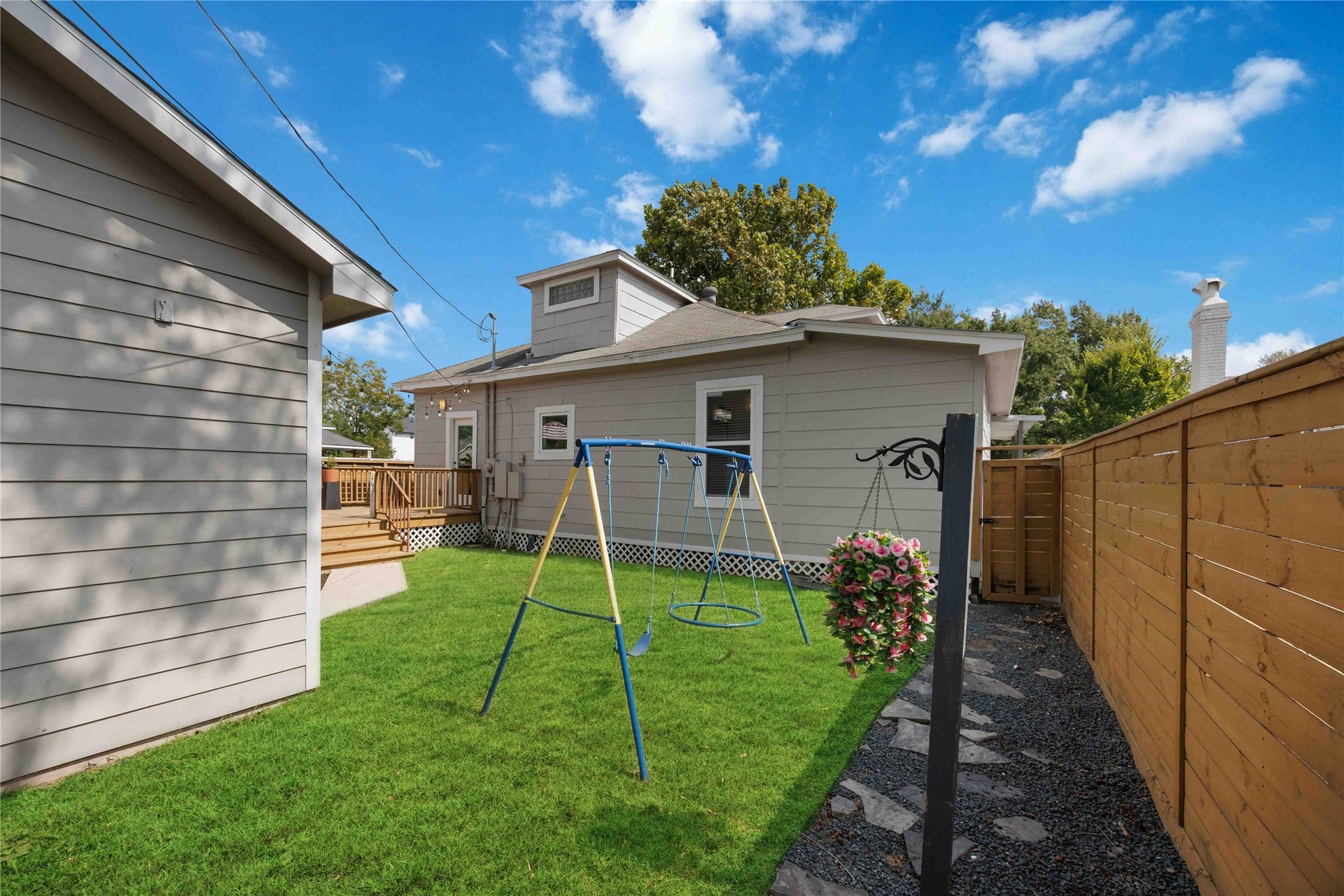 711 Walton Street, Houston, TX 77009