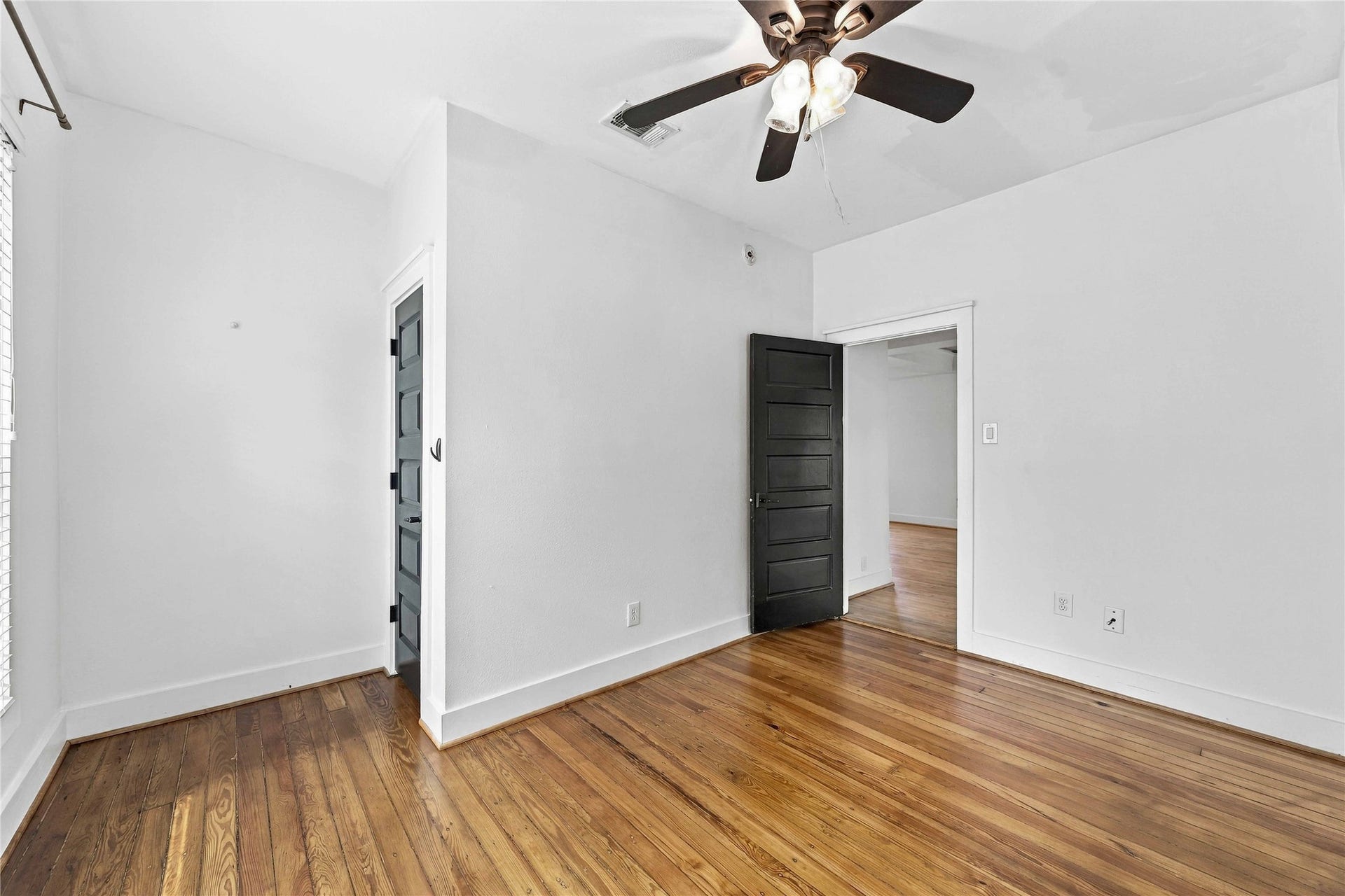 711 Walton Street, Houston, TX 77009