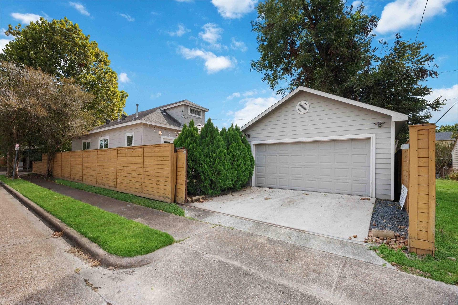 711 Walton Street, Houston, TX 77009